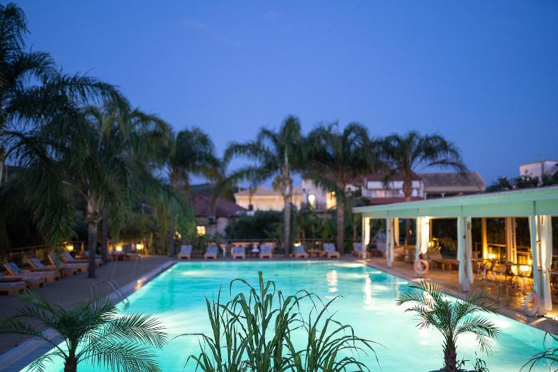 Zoe Seaside Resort - Genel