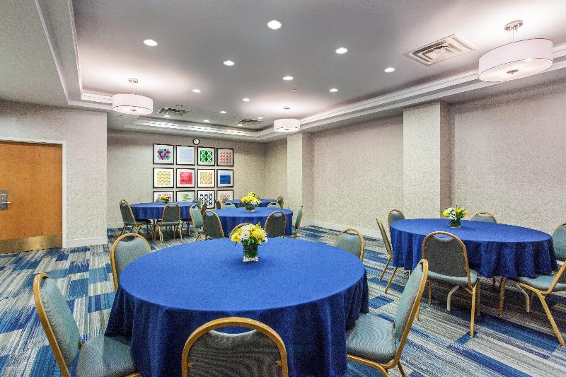 Holiday Inn Express Hauppauge-Long Island - Toplantı