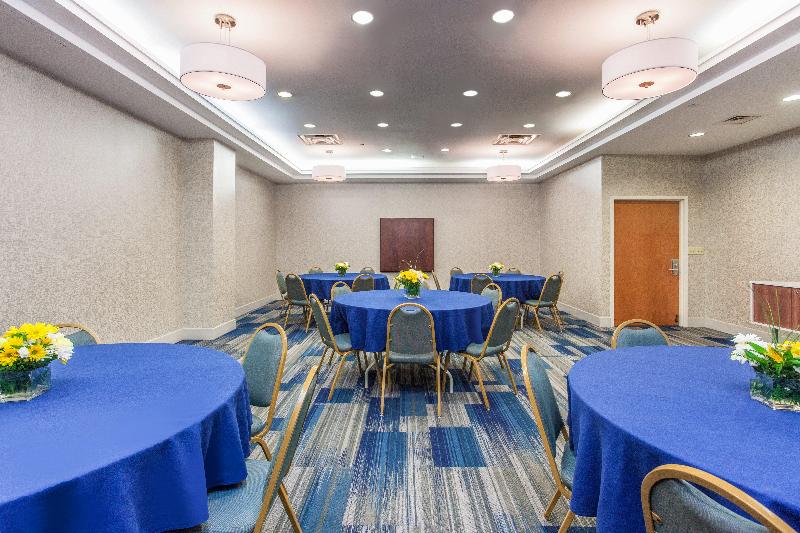 Holiday Inn Express Hauppauge-Long Island - Toplantı