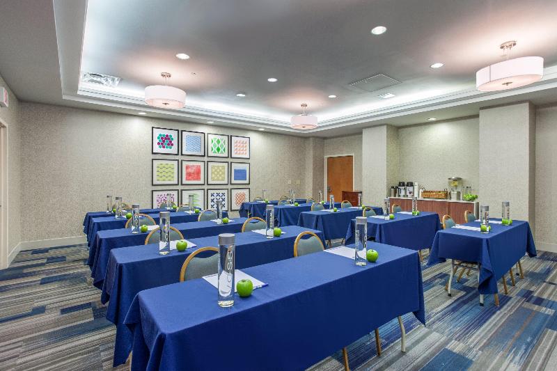Holiday Inn Express Hauppauge-Long Island - Toplantı