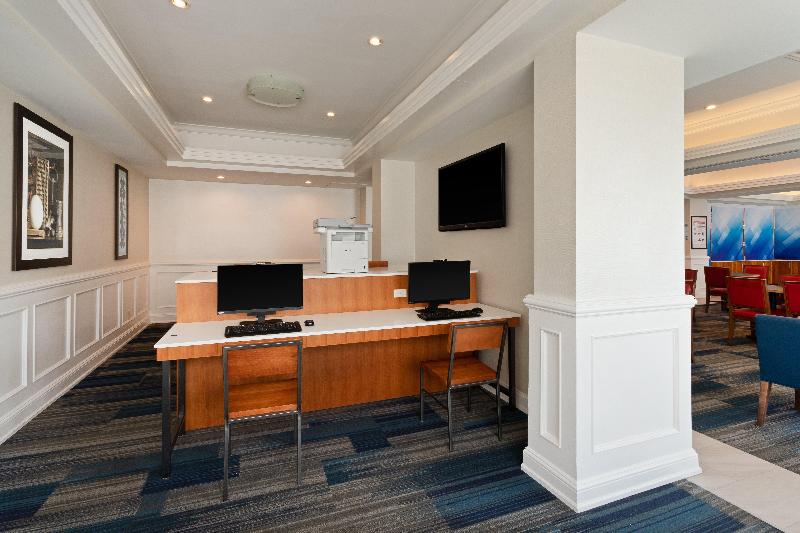 Holiday Inn Express Hauppauge-Long Island - Toplantı
