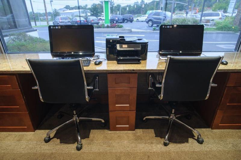 Holiday Inn Plainview-Long Island - Genel