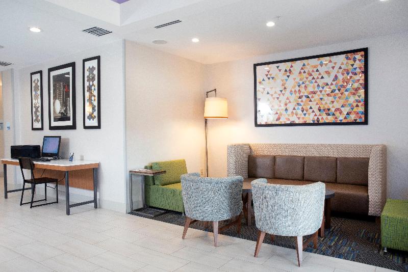 Holiday Inn Express Suites Chester-Monroe-Goshen - Lobi