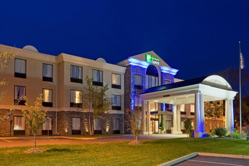 Holiday Inn Express Suites Chester-Monroe-Goshen - Genel