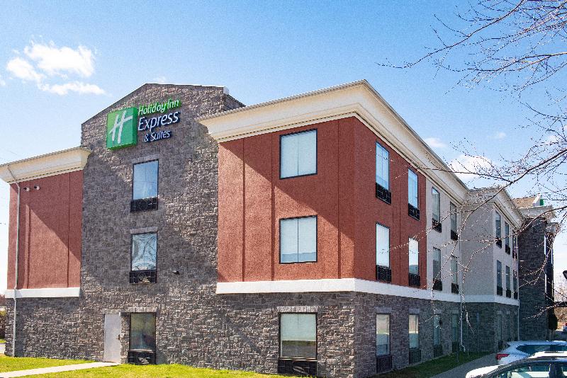 Holiday Inn Express Suites Chester-Monroe-Goshen - Genel