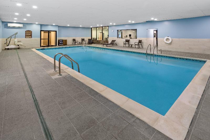 Holiday Inn Express Stony Brook-Long Island - Havuz