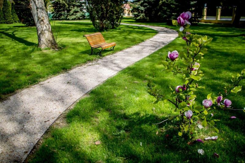 Batthya Ny Kasta Lysza Lla - Genel