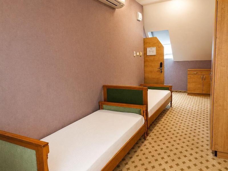 Batthya Ny Kasta Lysza Lla - Oda