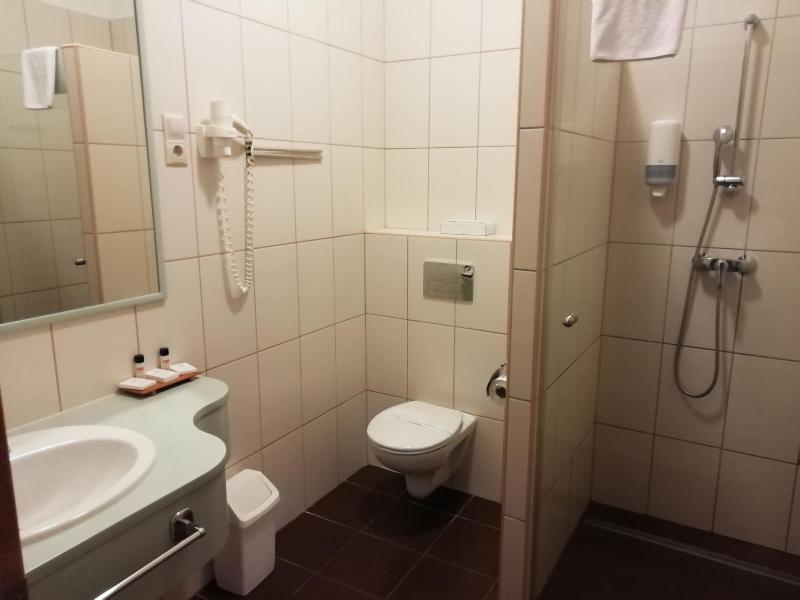 Batthya Ny Kasta Lysza Lla - Oda