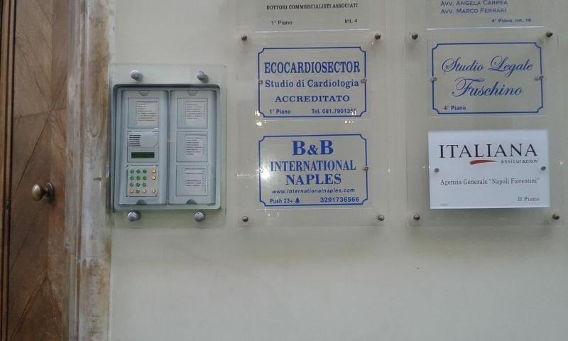 International Naples - Lobi