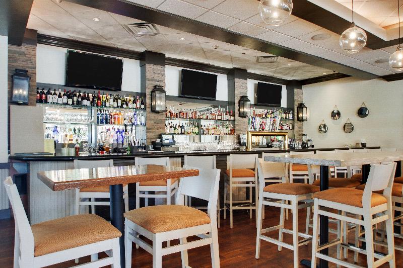 Holiday Inn Westbury-Long Island - Bar