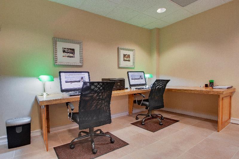 Holiday Inn Westbury-Long Island - Genel