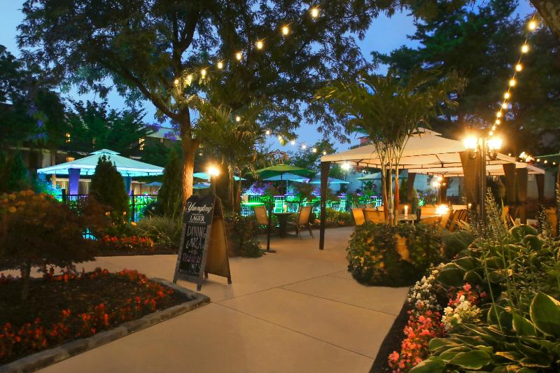 Holiday Inn Westbury-Long Island - Genel