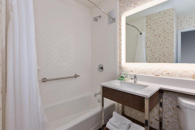 Holiday Inn Westbury-Long Island - Oda