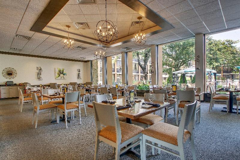 Holiday Inn Westbury-Long Island - Restoran