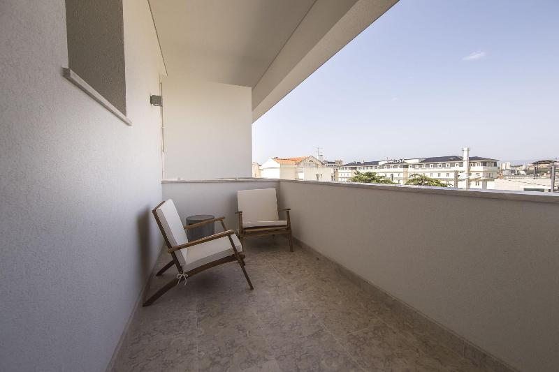 Somewhere Estoril Guesthouse - Oda