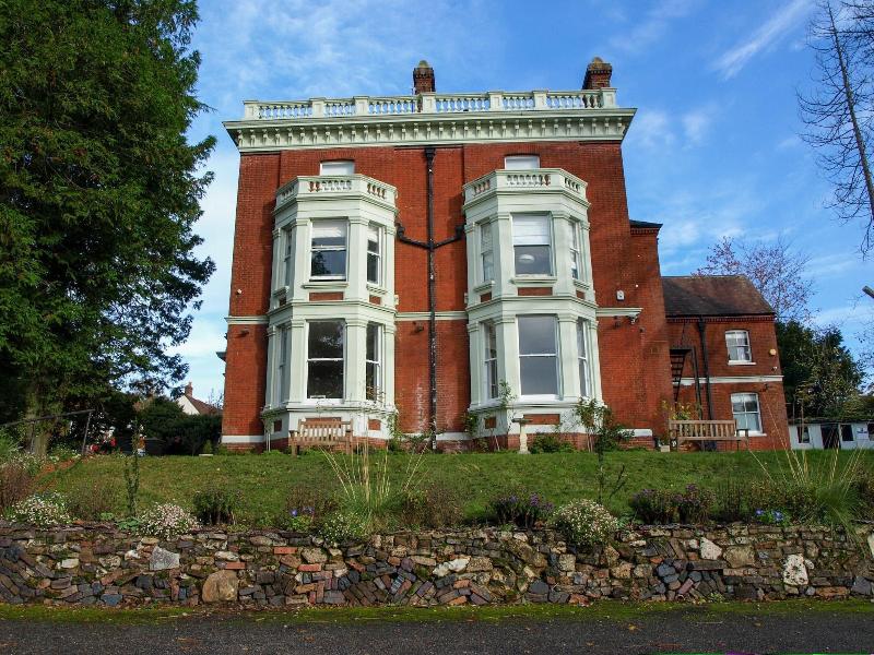 Torrington Hall - Genel