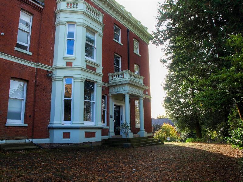 Torrington Hall - Genel