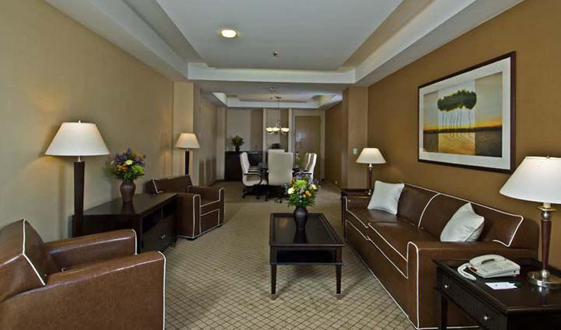 Armoni Inn & Suites - Oda