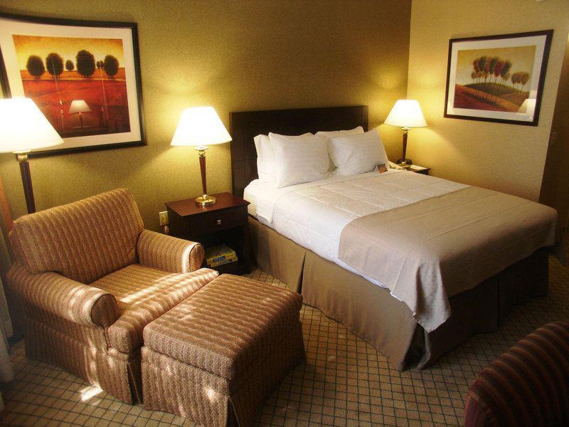 Armoni Inn & Suites - Oda
