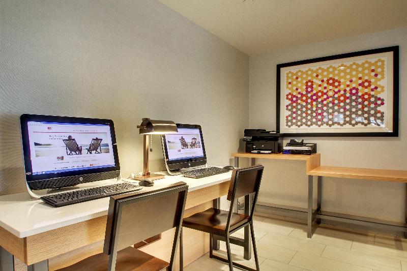 Holiday Inn Express Poughkeepsie - Genel