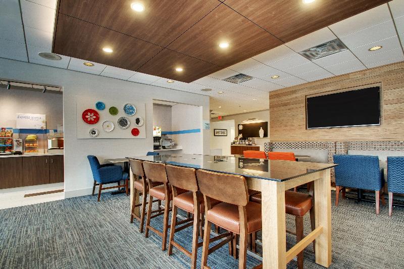 Holiday Inn Express Poughkeepsie - Genel