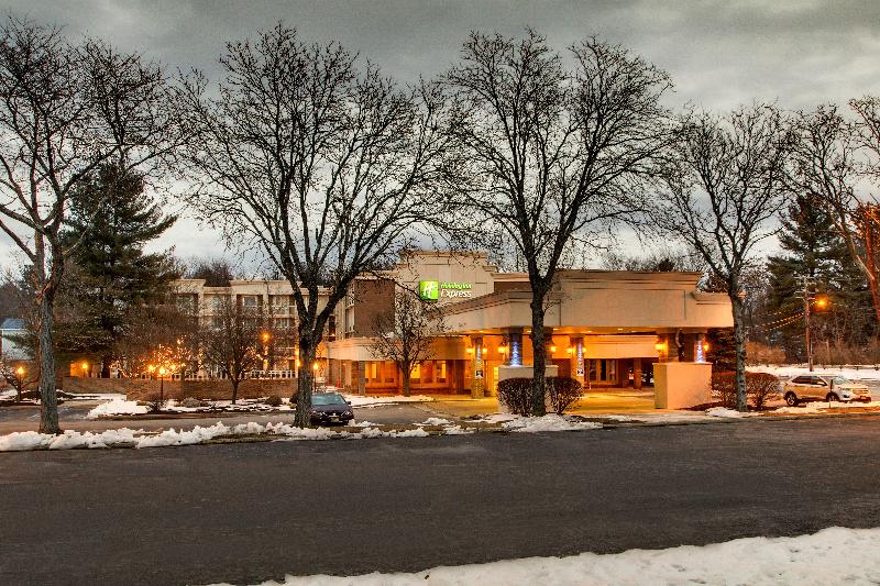 Holiday Inn Express Poughkeepsie - Genel