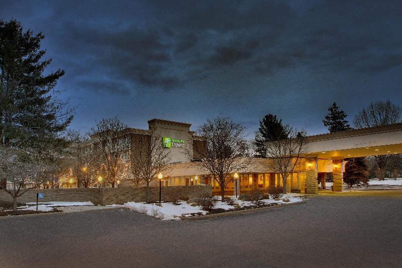 Holiday Inn Express Poughkeepsie - Genel