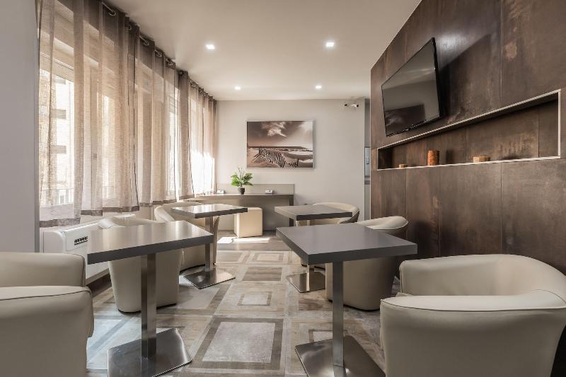 Astoria Deluxe Rooms - Lobi