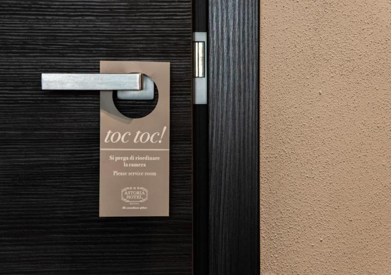 Astoria Deluxe Rooms - Lobi