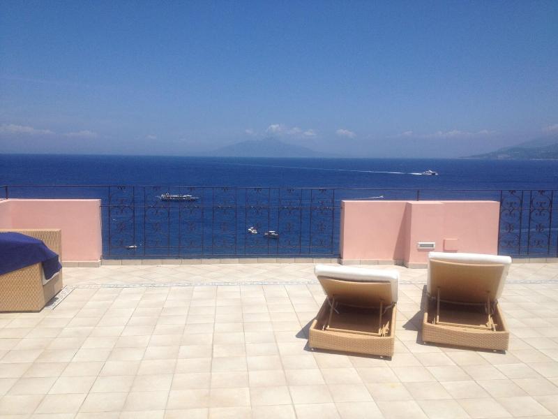 Capri Inn - Genel