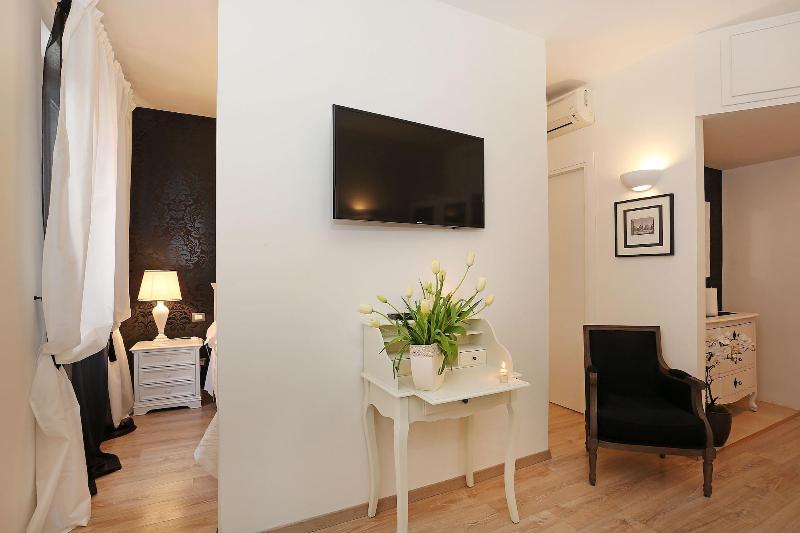 Hqh Colosseo Daplace Collection - Oda