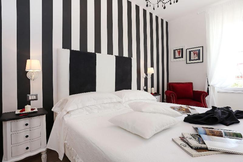 Hqh Colosseo Daplace Collection - Oda