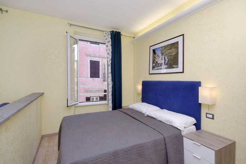 Hqh Colosseo Daplace Collection - Oda