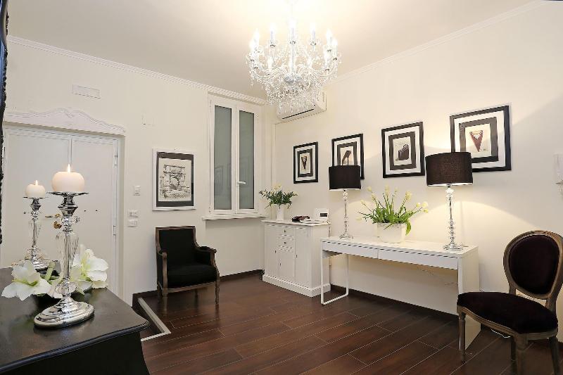 Hqh Colosseo Daplace Collection - Oda