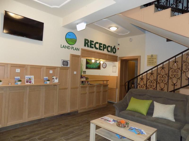 Land Plan Hotel And Restaurant - Lobi
