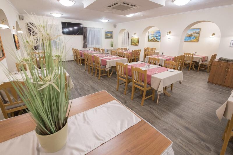 Land Plan Hotel And Restaurant - Restoran