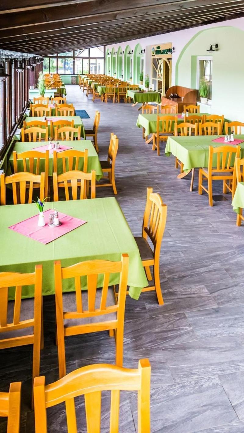Land Plan Hotel And Restaurant - Restoran