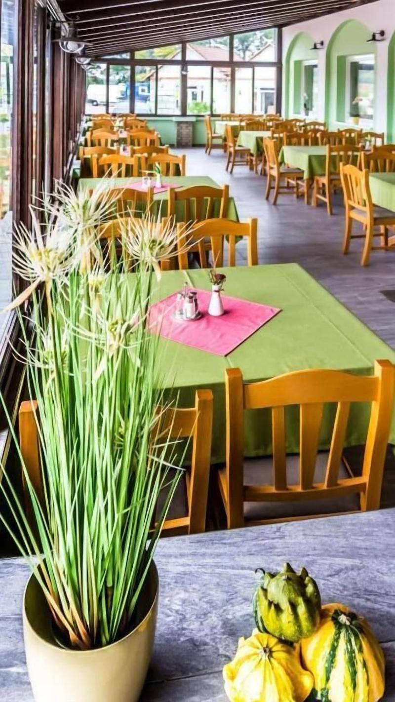 Land Plan Hotel And Restaurant - Restoran