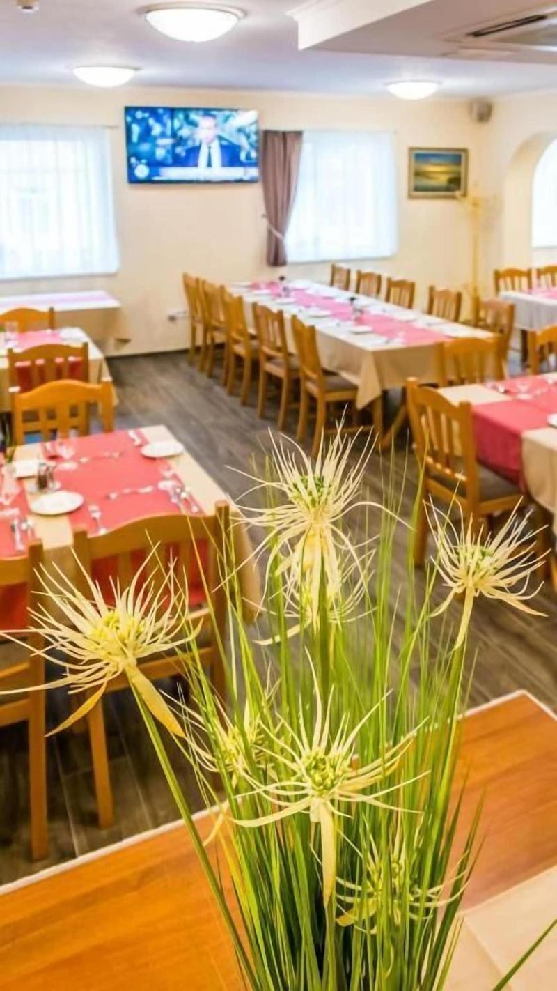 Land Plan Hotel And Restaurant - Restoran