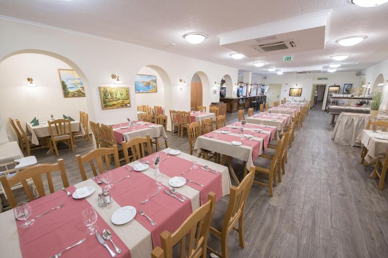 Land Plan Hotel And Restaurant - Restoran
