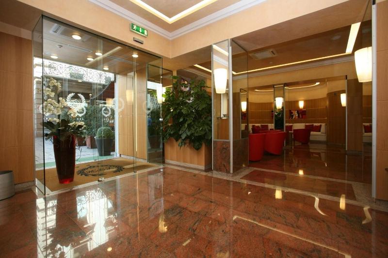 Le Petit Hotel - Lobi