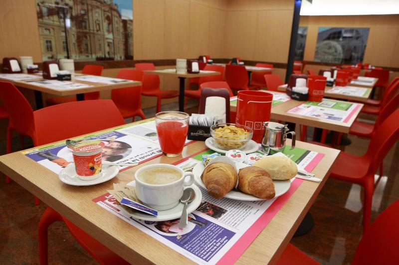Le Petit Hotel - Restoran