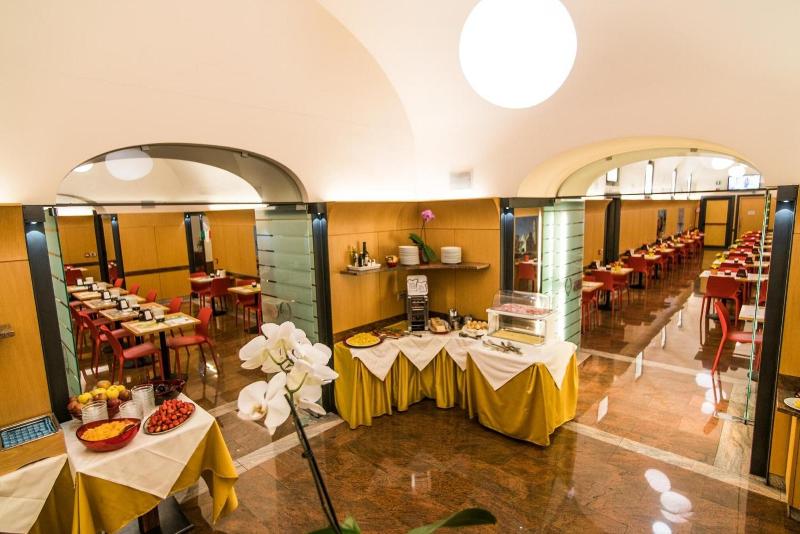 Le Petit Hotel - Restoran