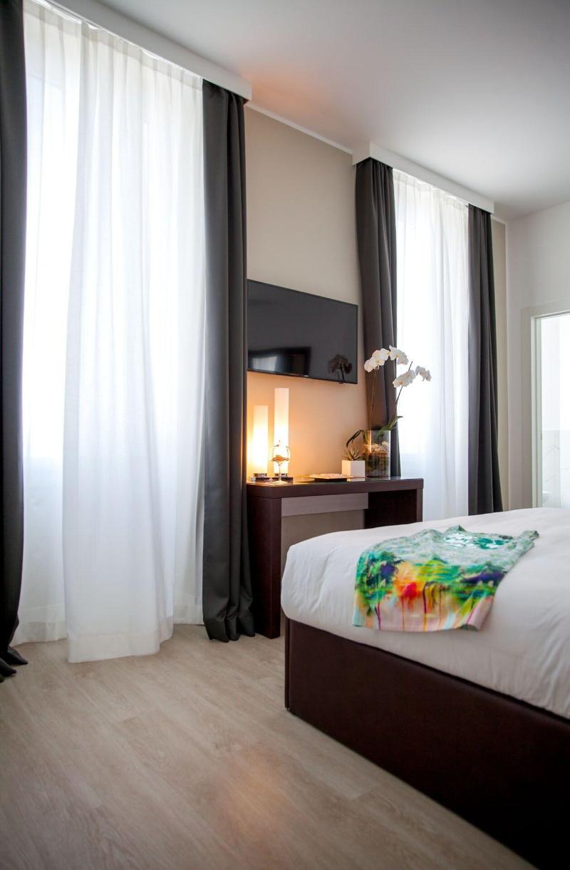 Sanremo Luxury Suites - Oda