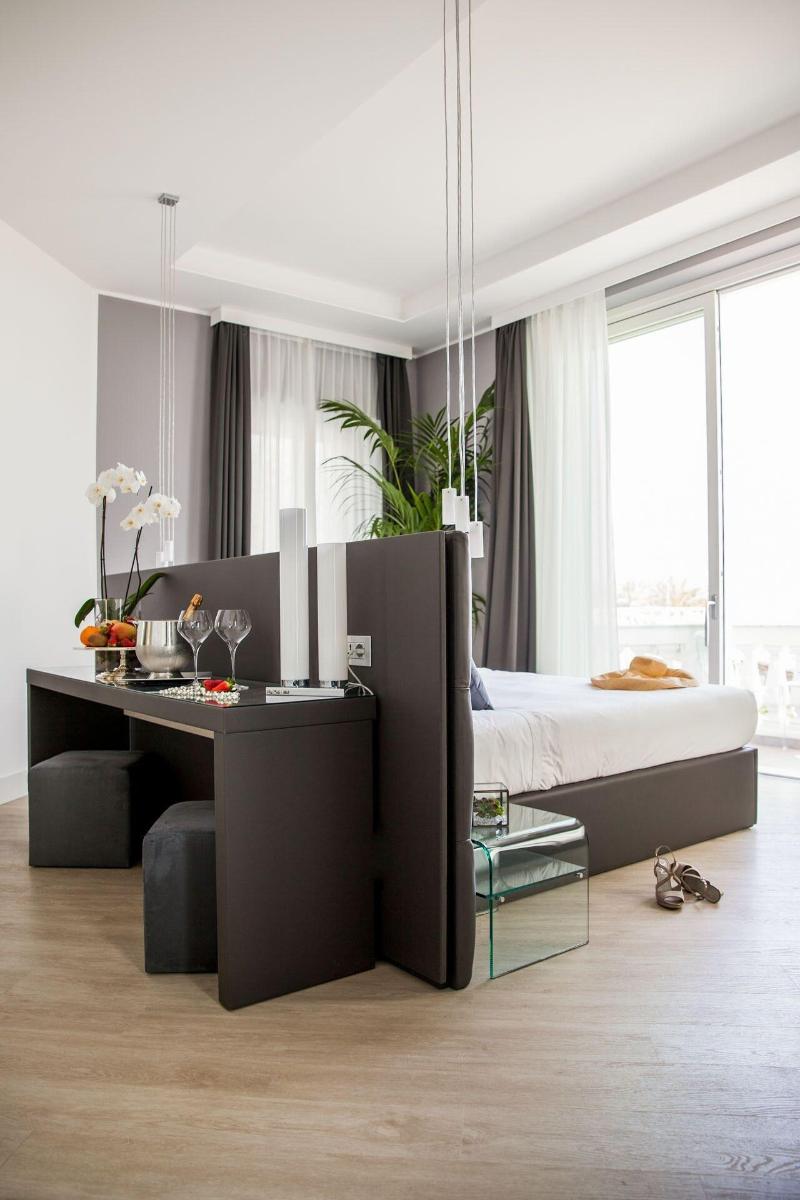 Sanremo Luxury Suites - Oda