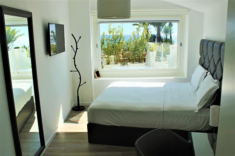 Sanremo Luxury Suites - Oda