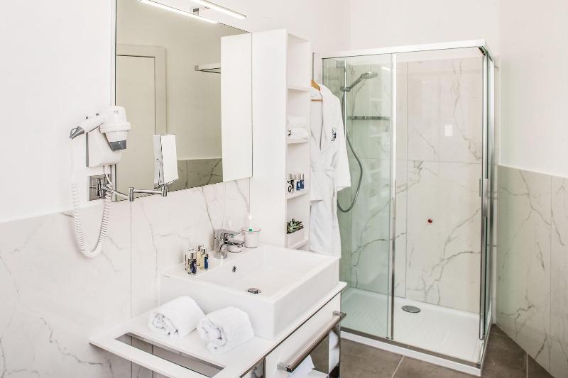 Sanremo Luxury Suites - Oda