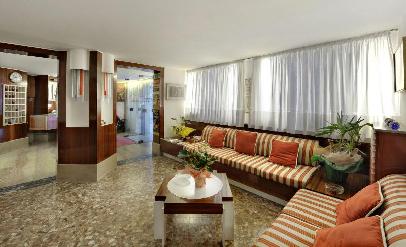 Hotel Caprera - Lobi
