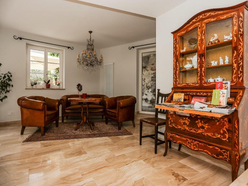 Hotel Tyrol - Lobi